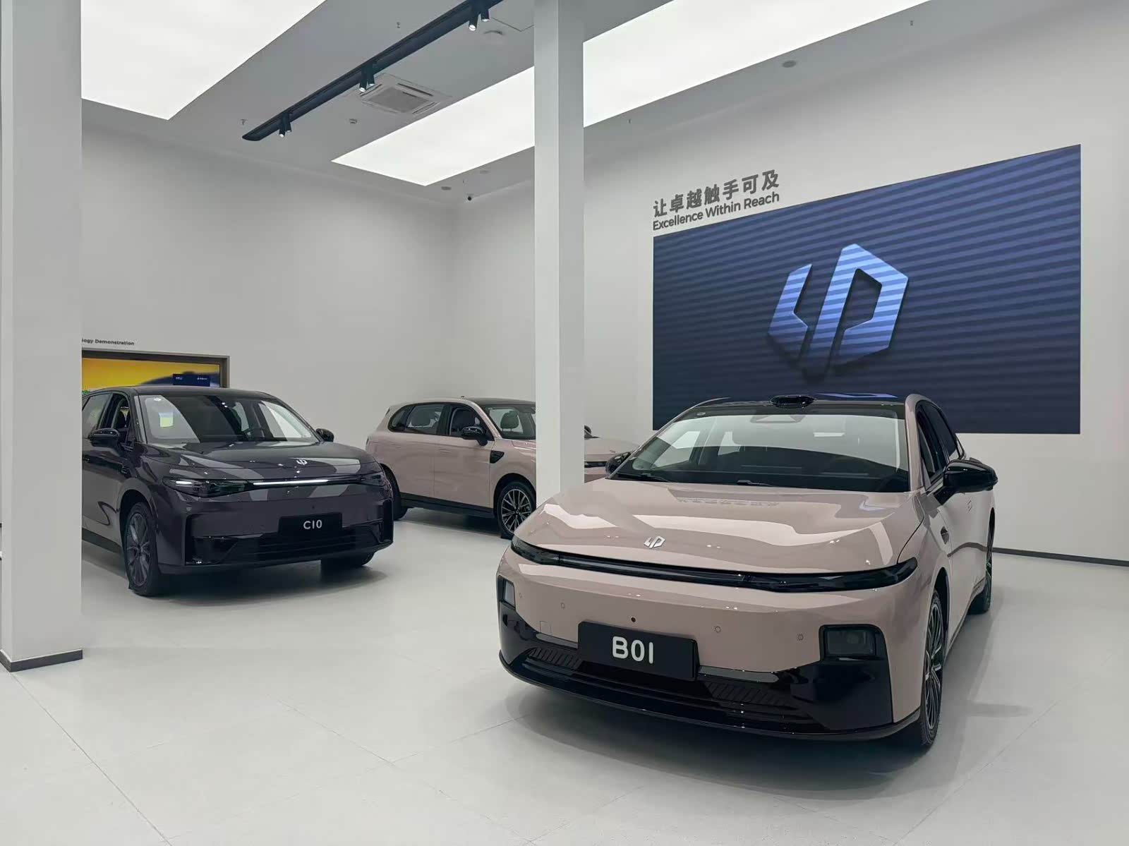 新车展示区