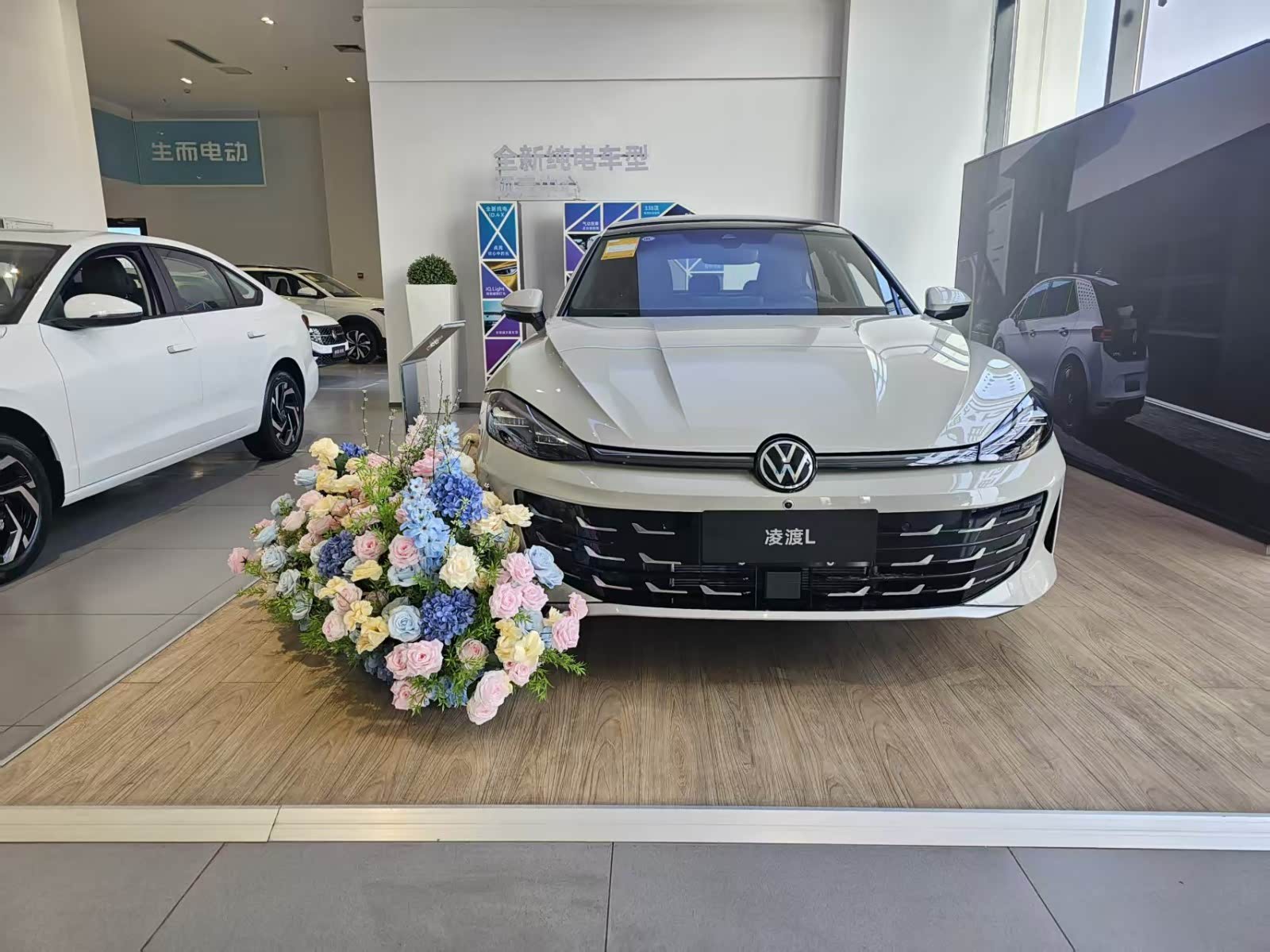 新车展示区