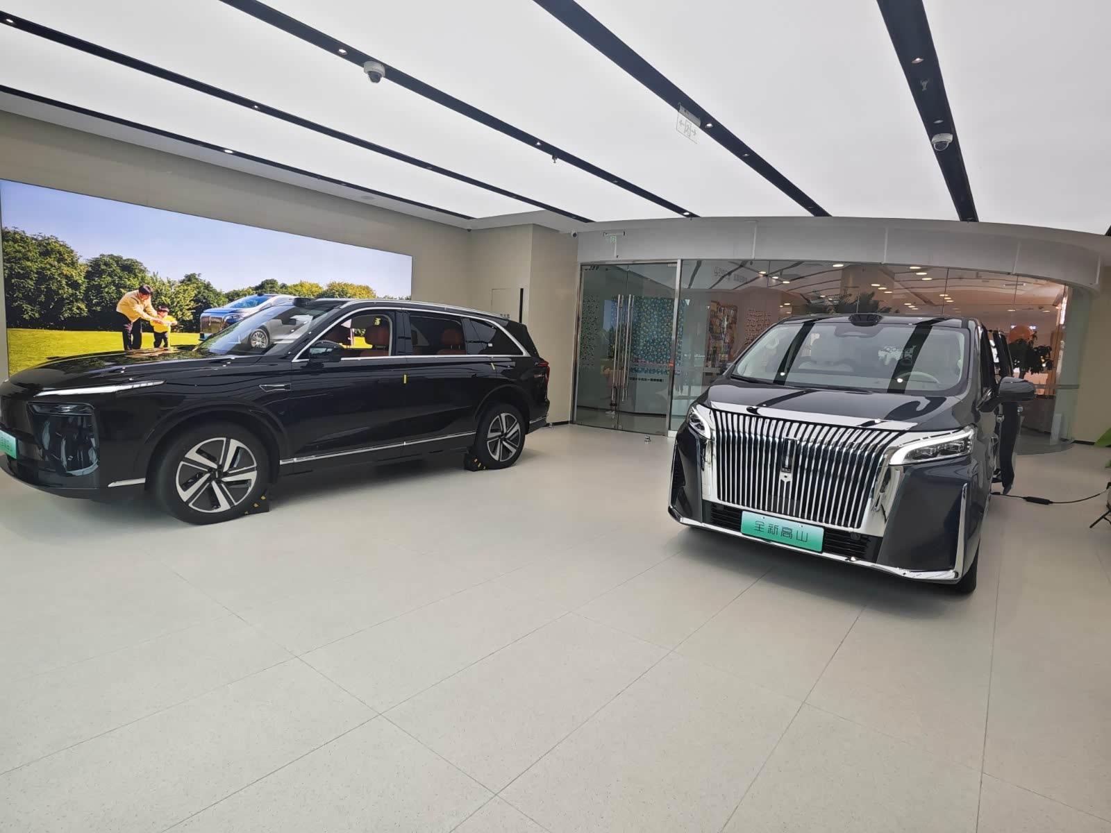 新车展示区