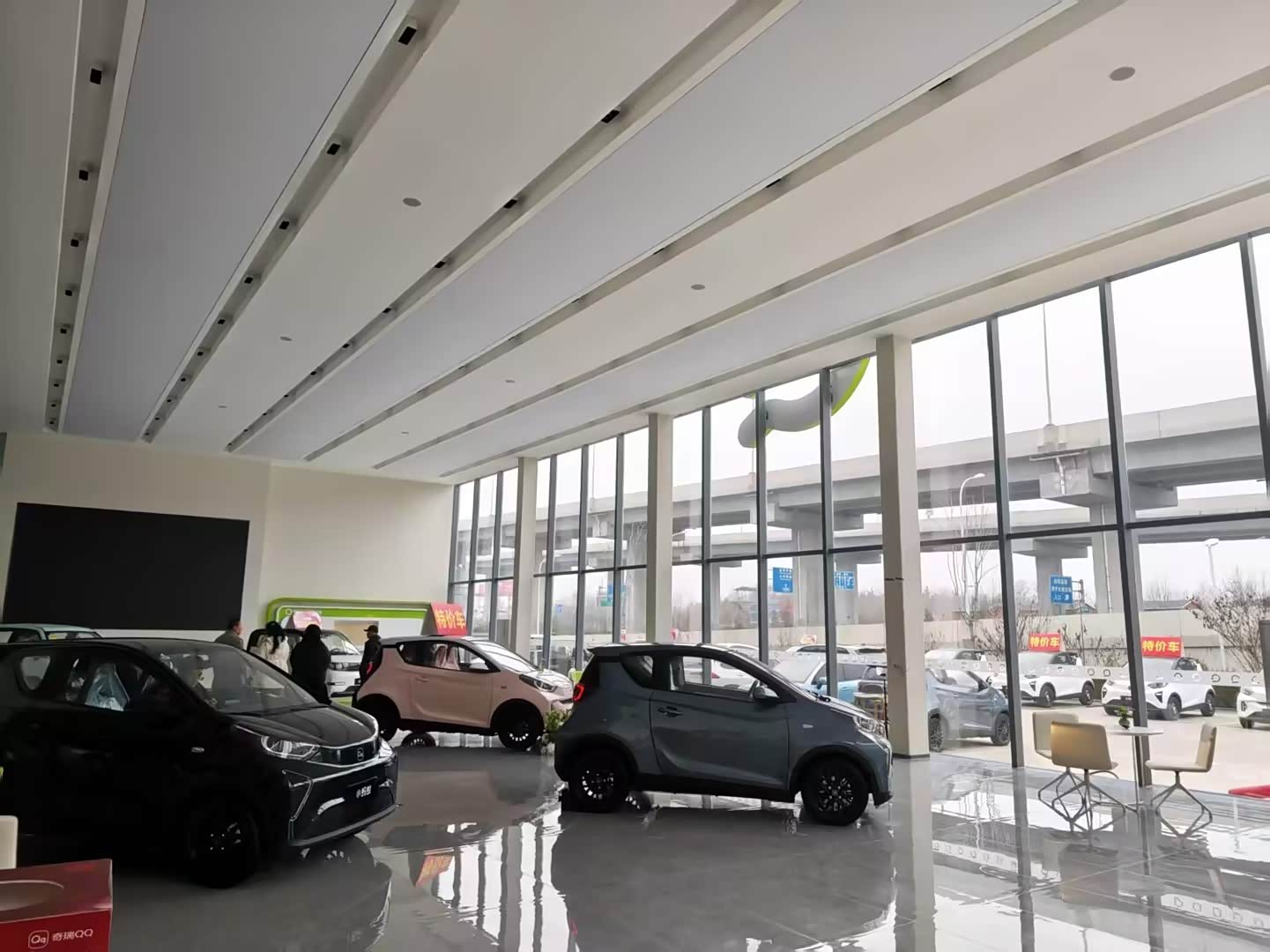 新车展示区
