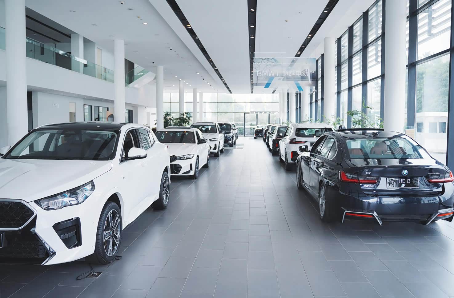 新车展示区