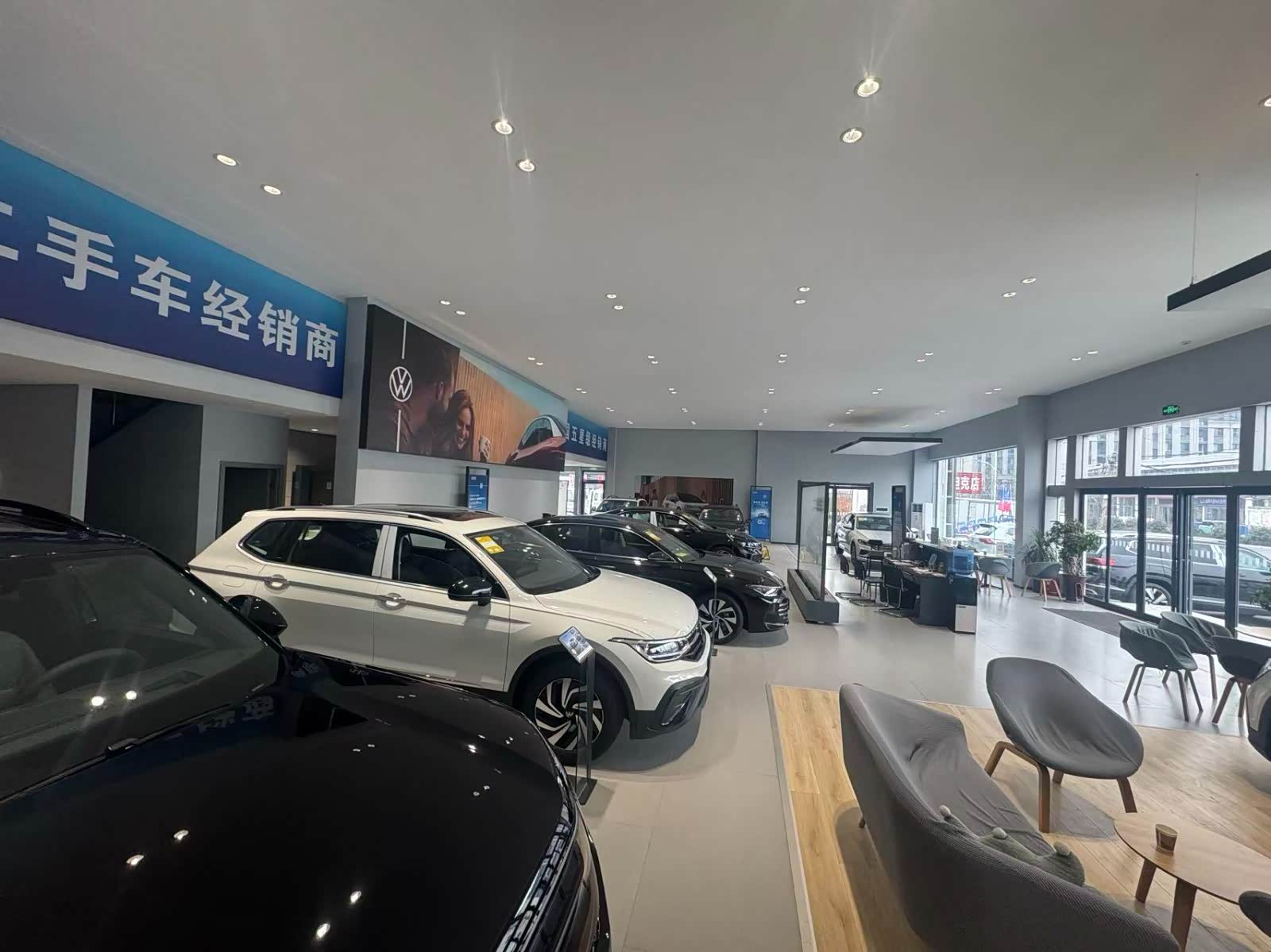 新车展示区