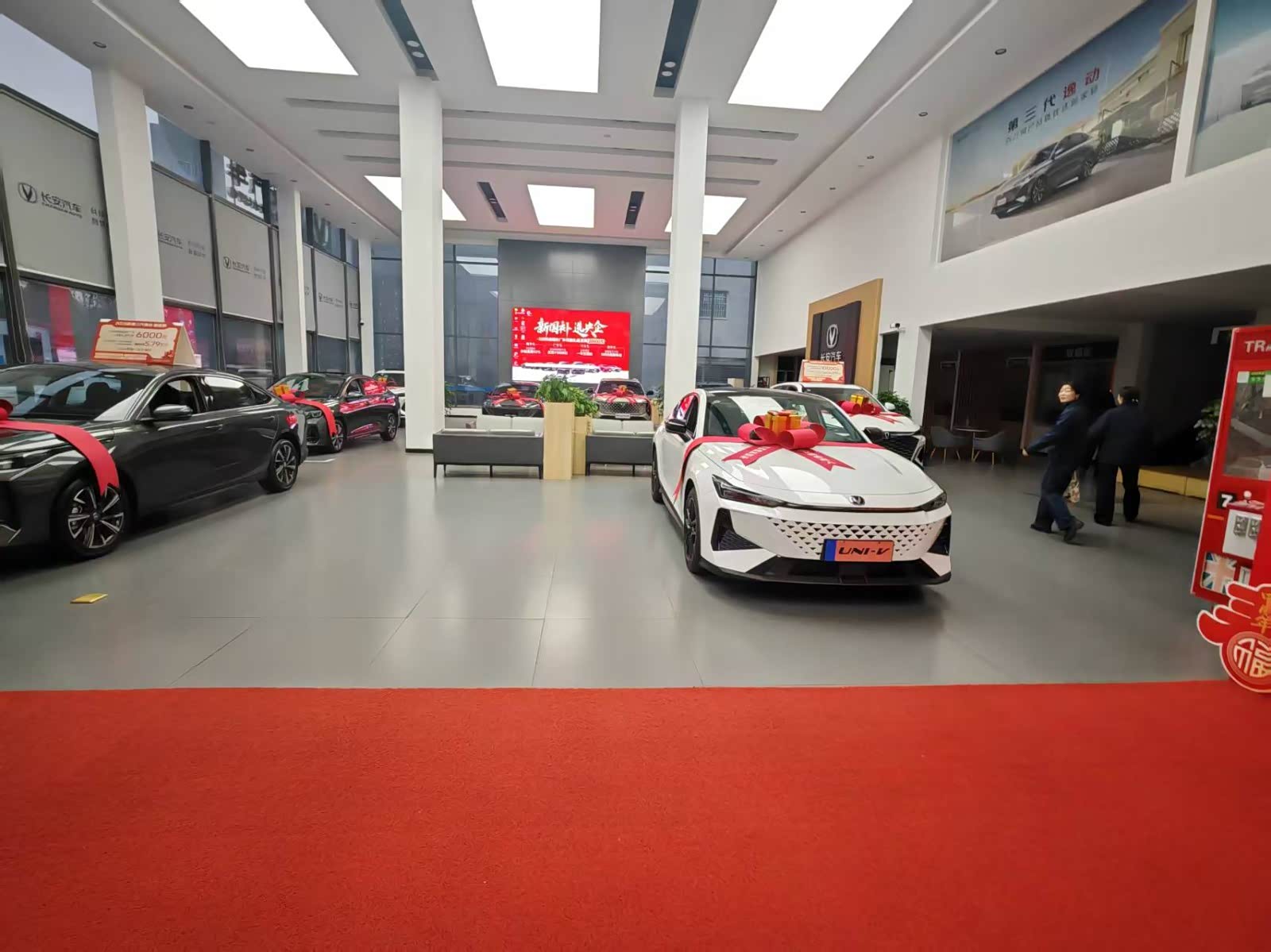 新车展示区
