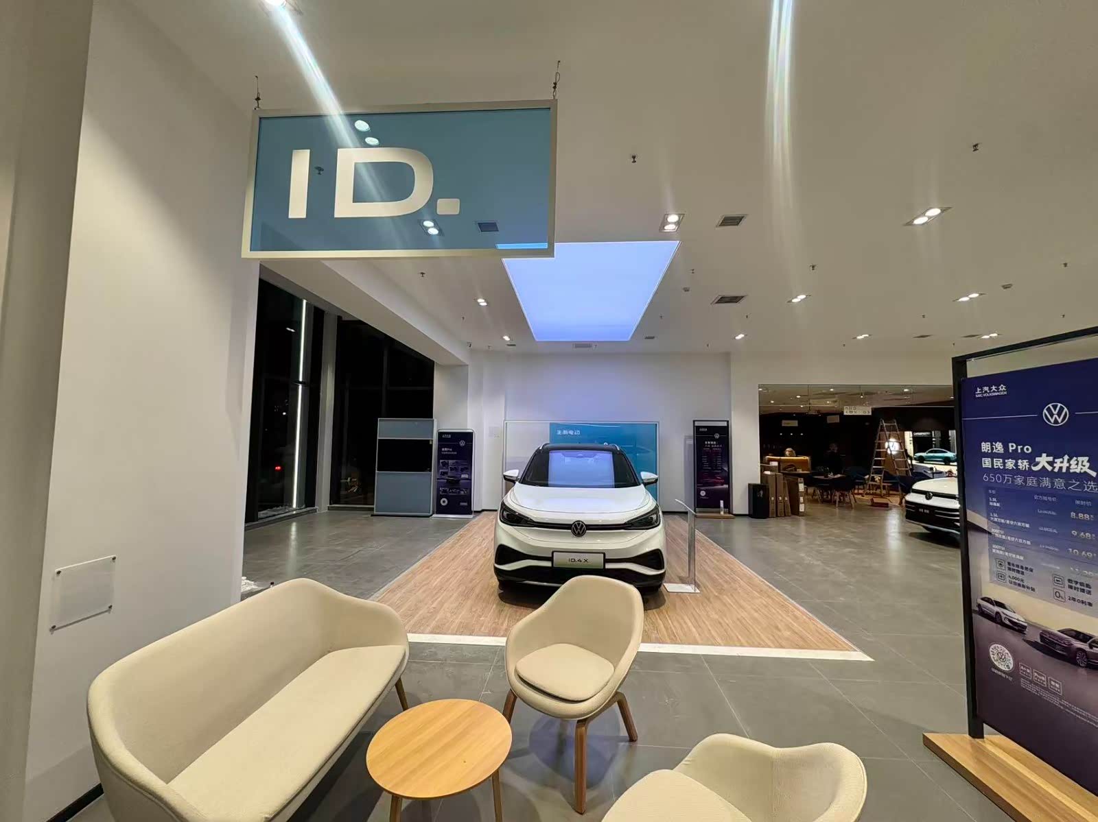 新车展示区