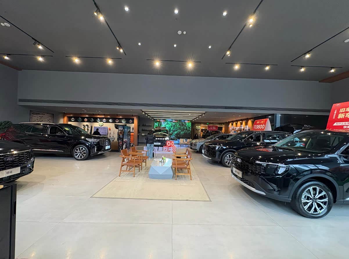 新车展示区
