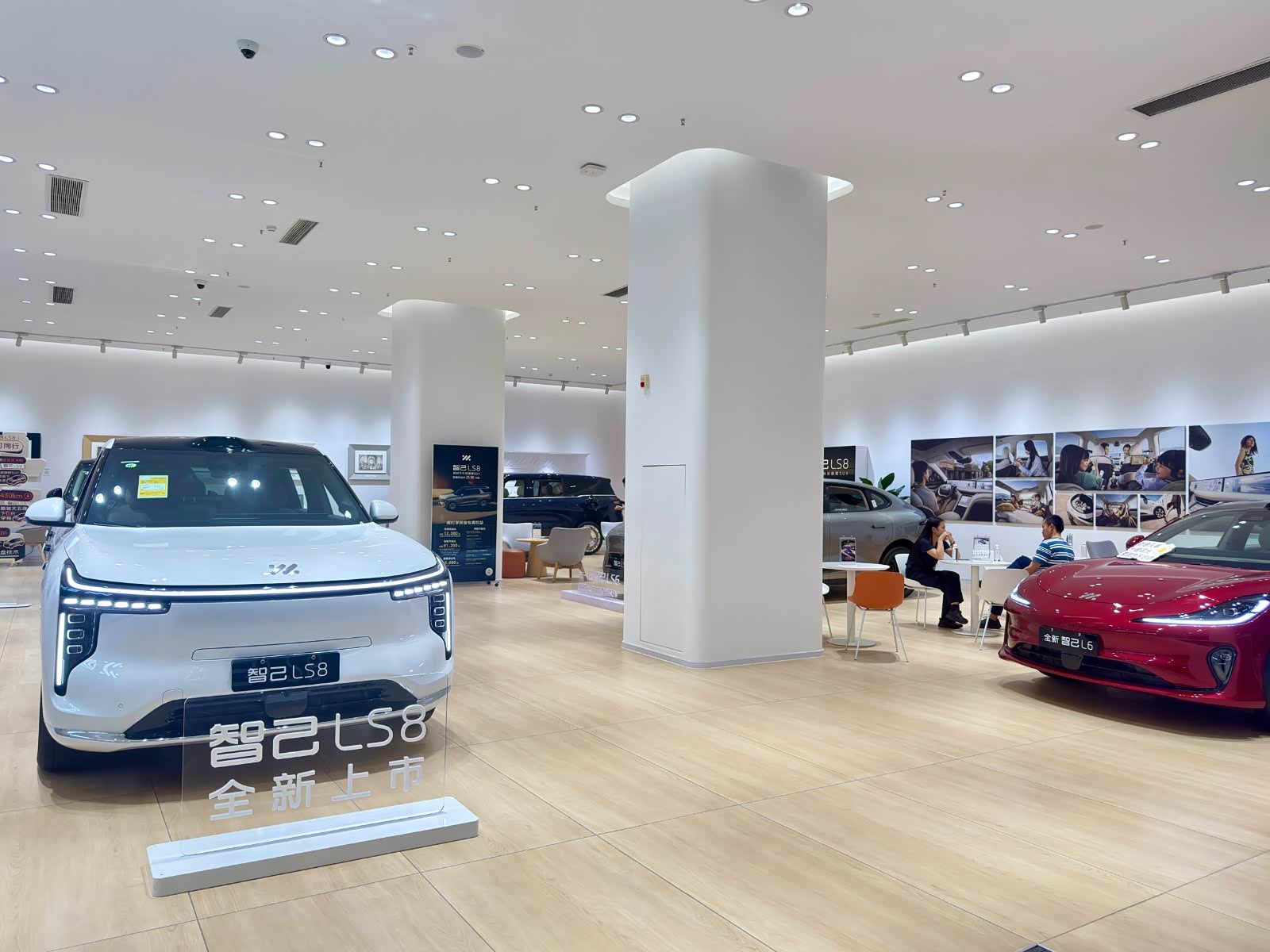 新车展示区