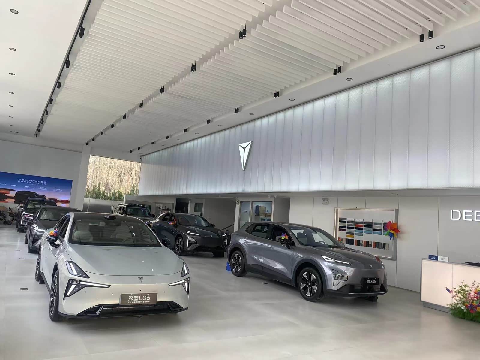 新车展示区