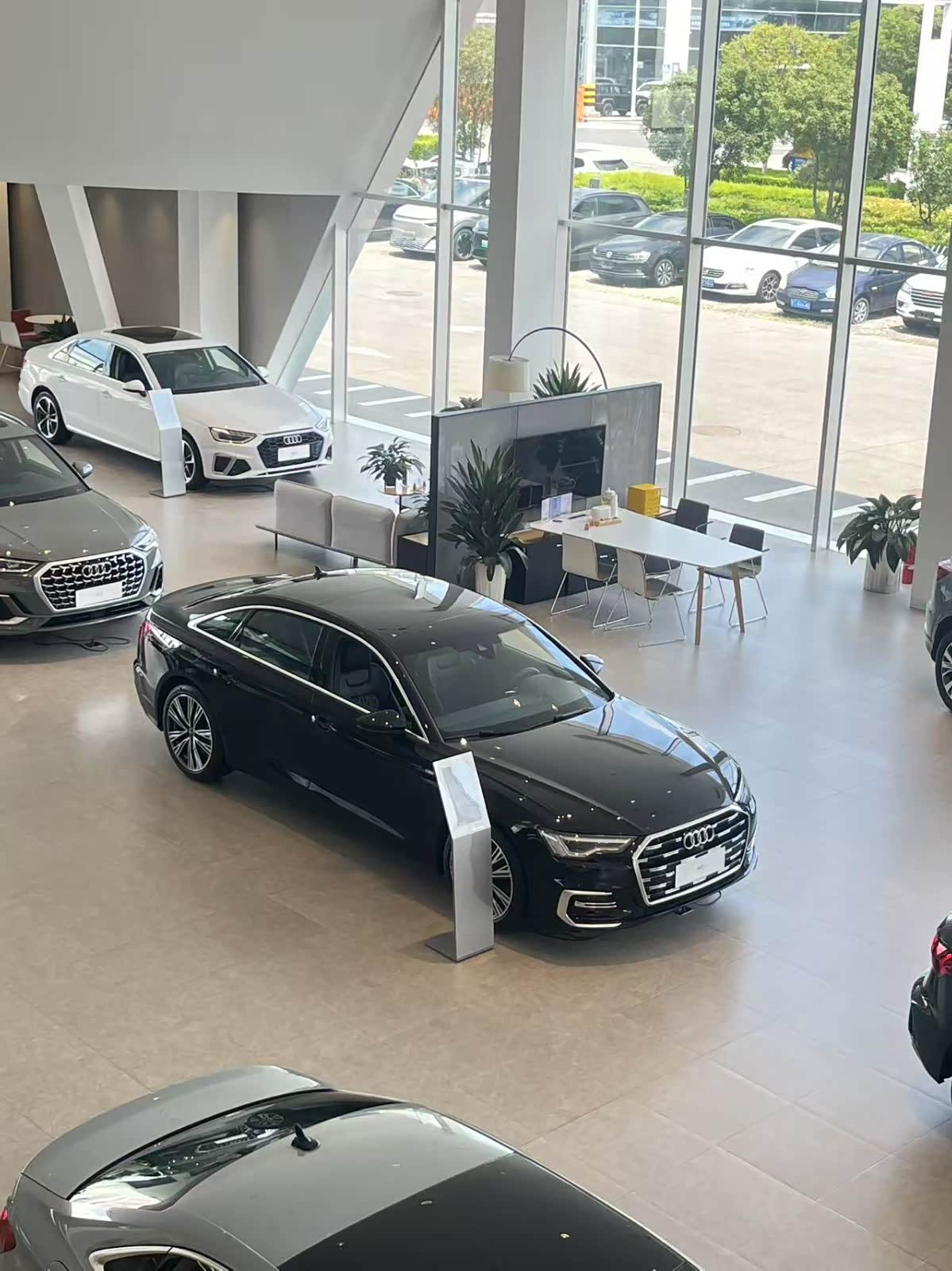 新车展示区