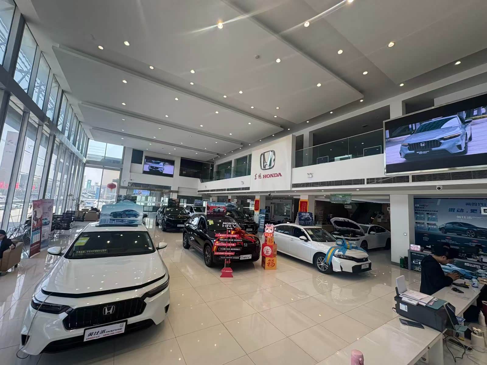 新车展示区