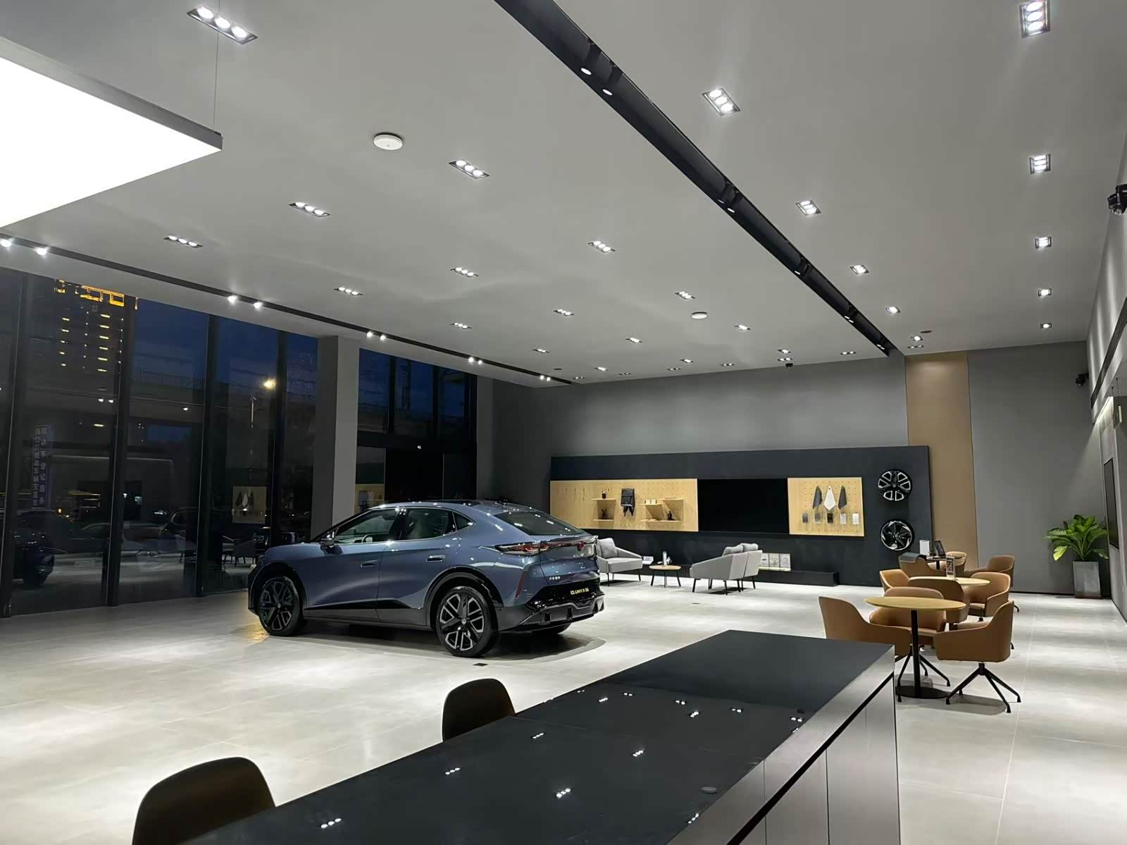 新车展示区