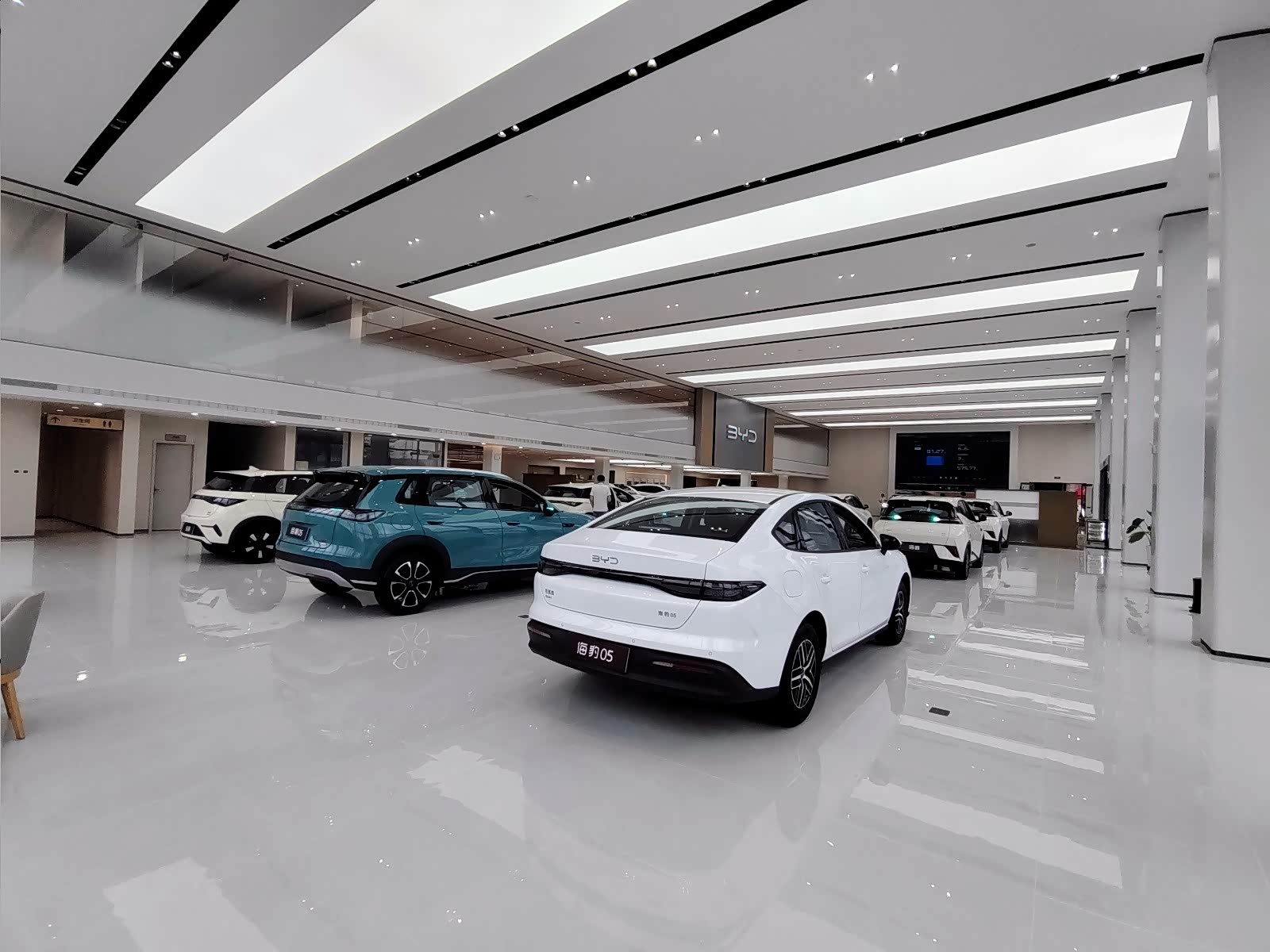 新车展示区