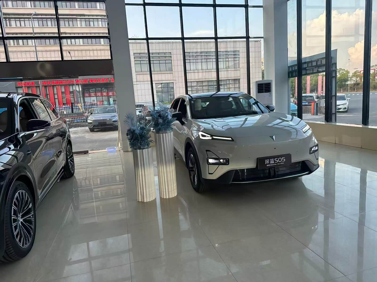 新车展示区