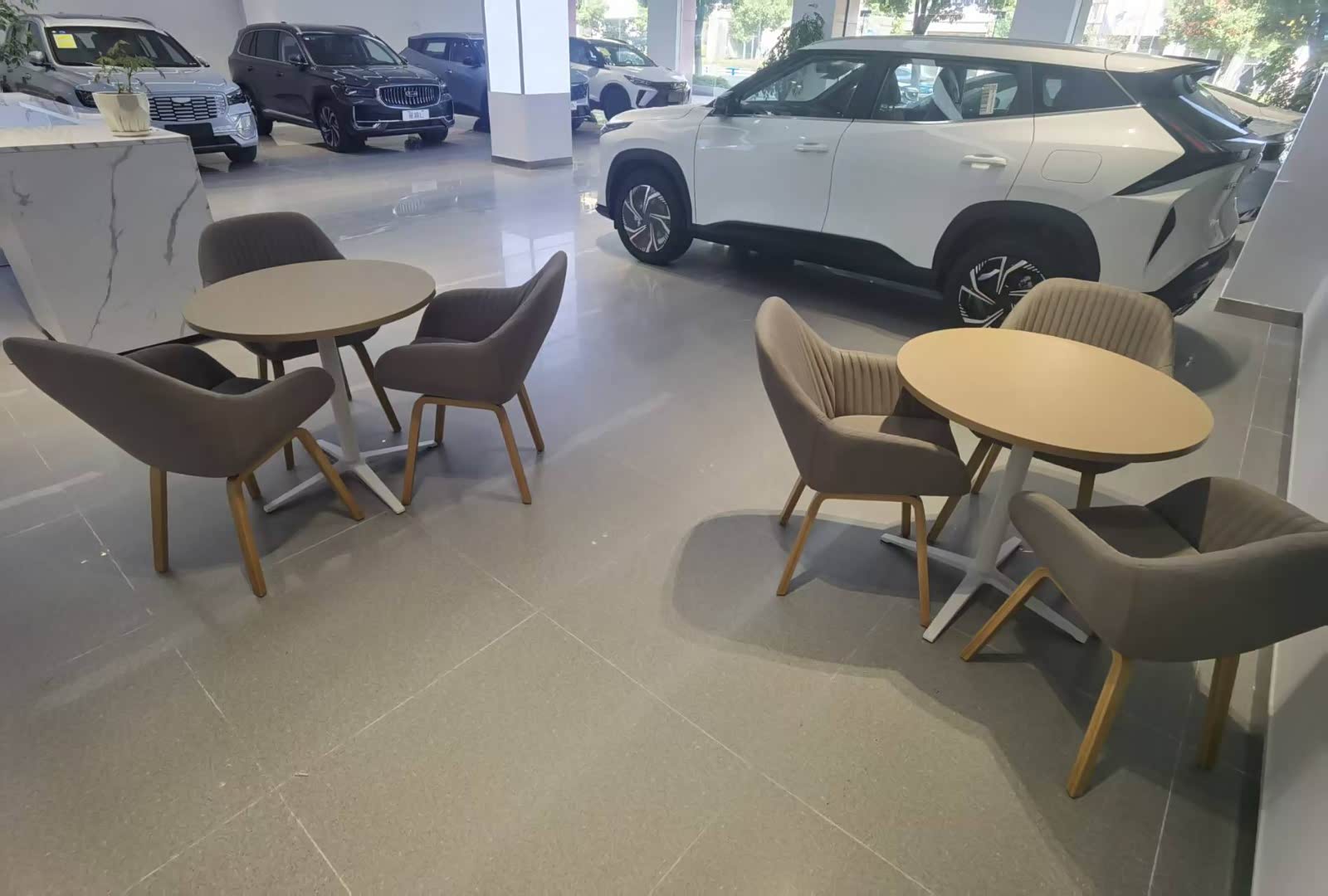 新车展示区