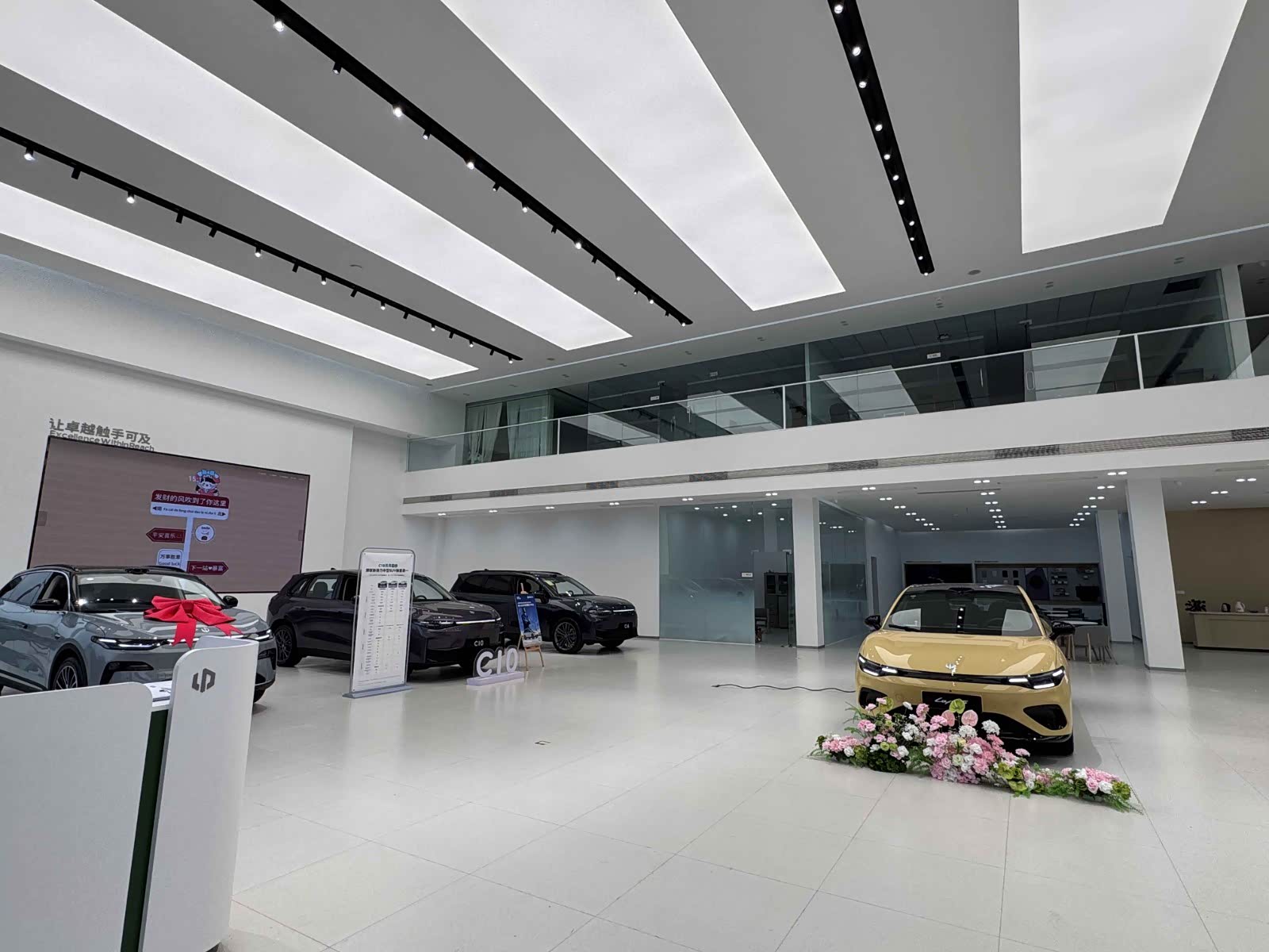 新车展示区