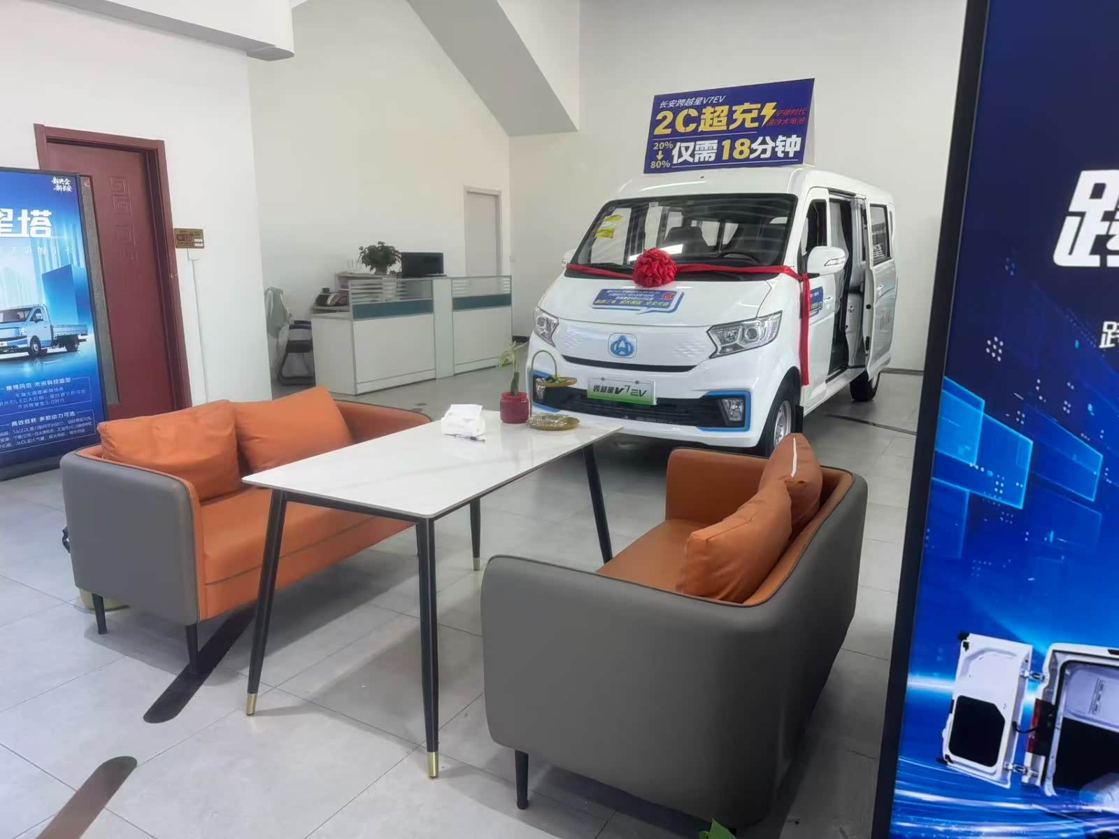 新车展示区