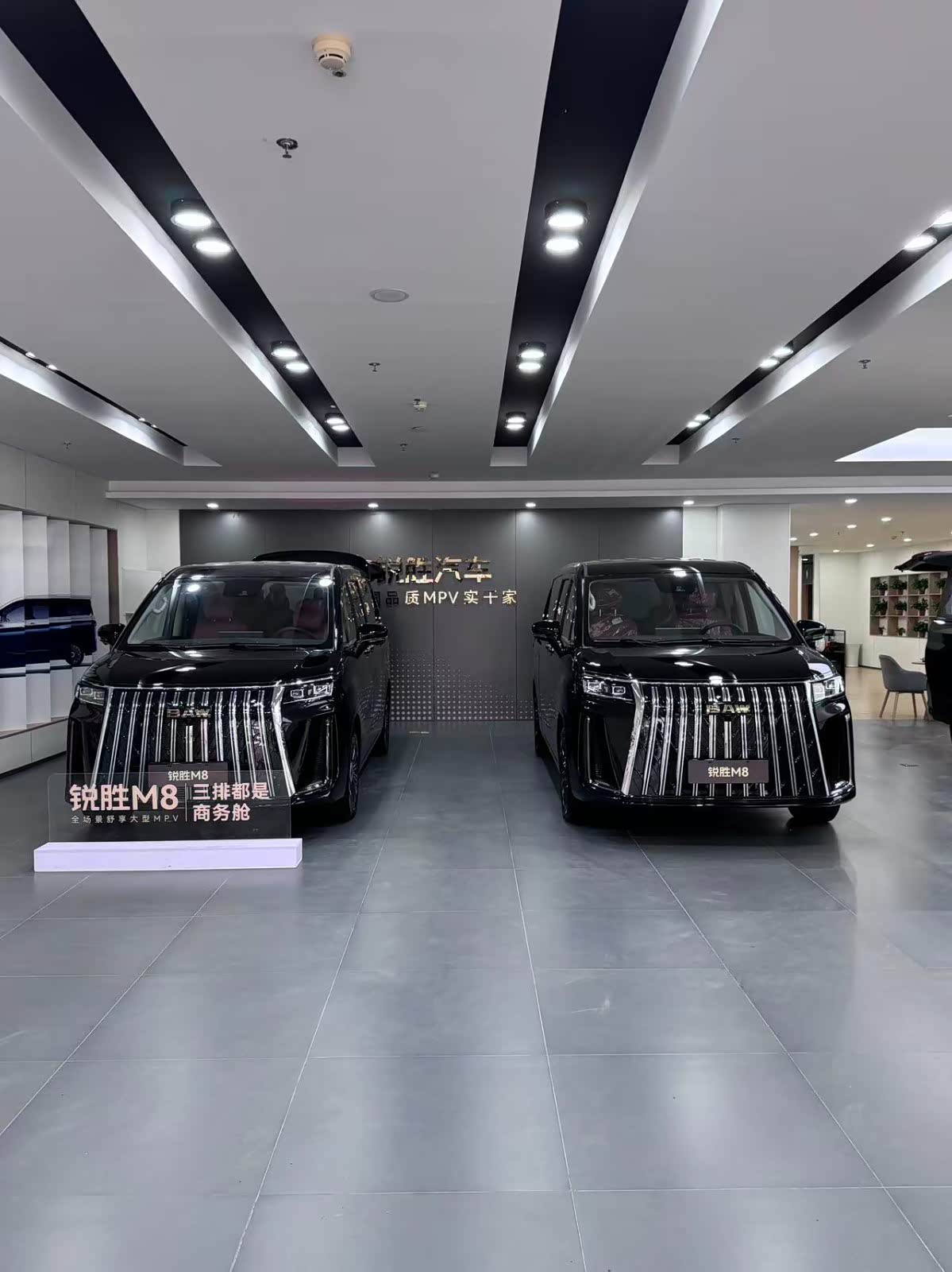 新车展示区