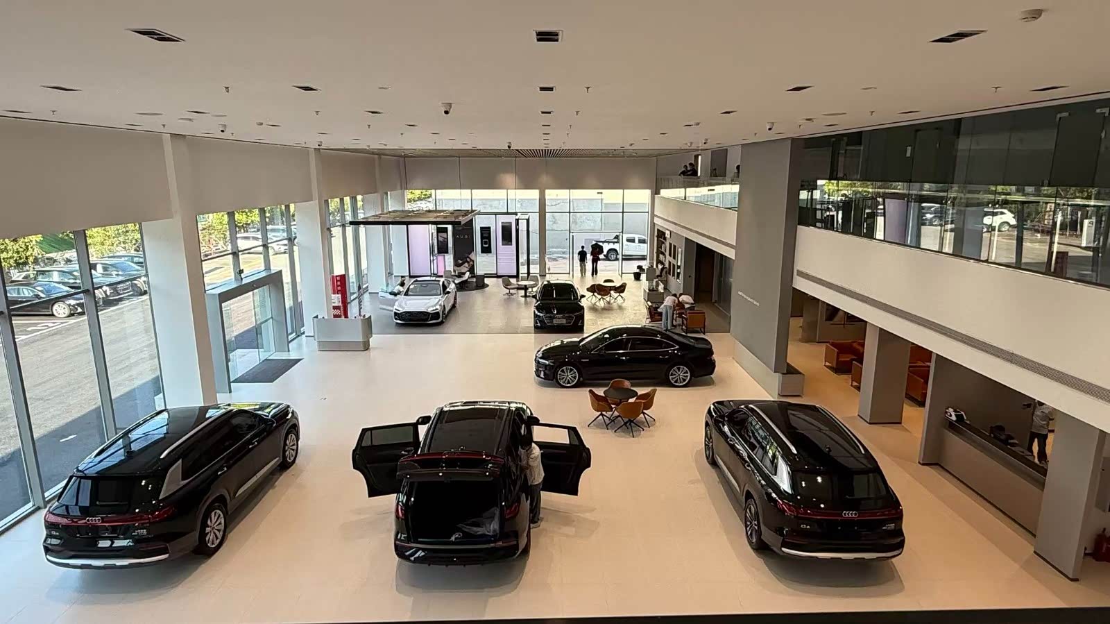 新车展示区