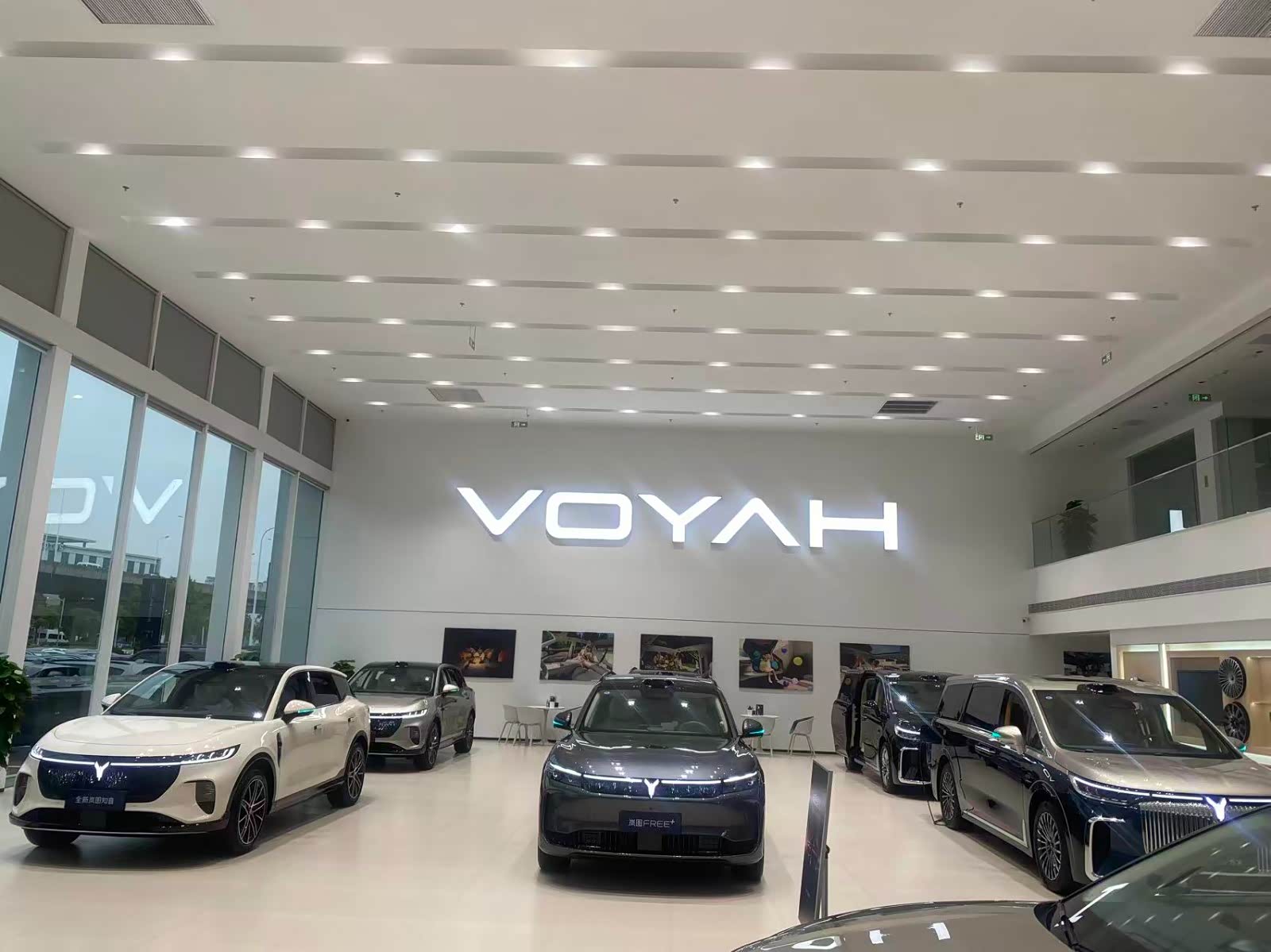 新车展示区