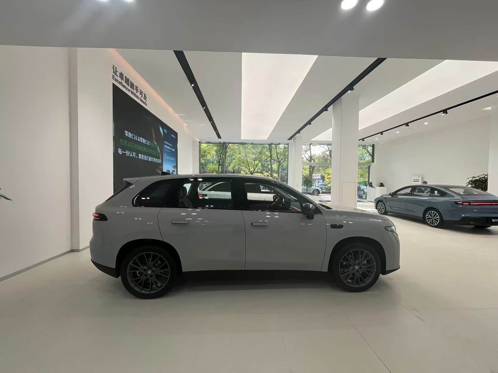 新车展示区