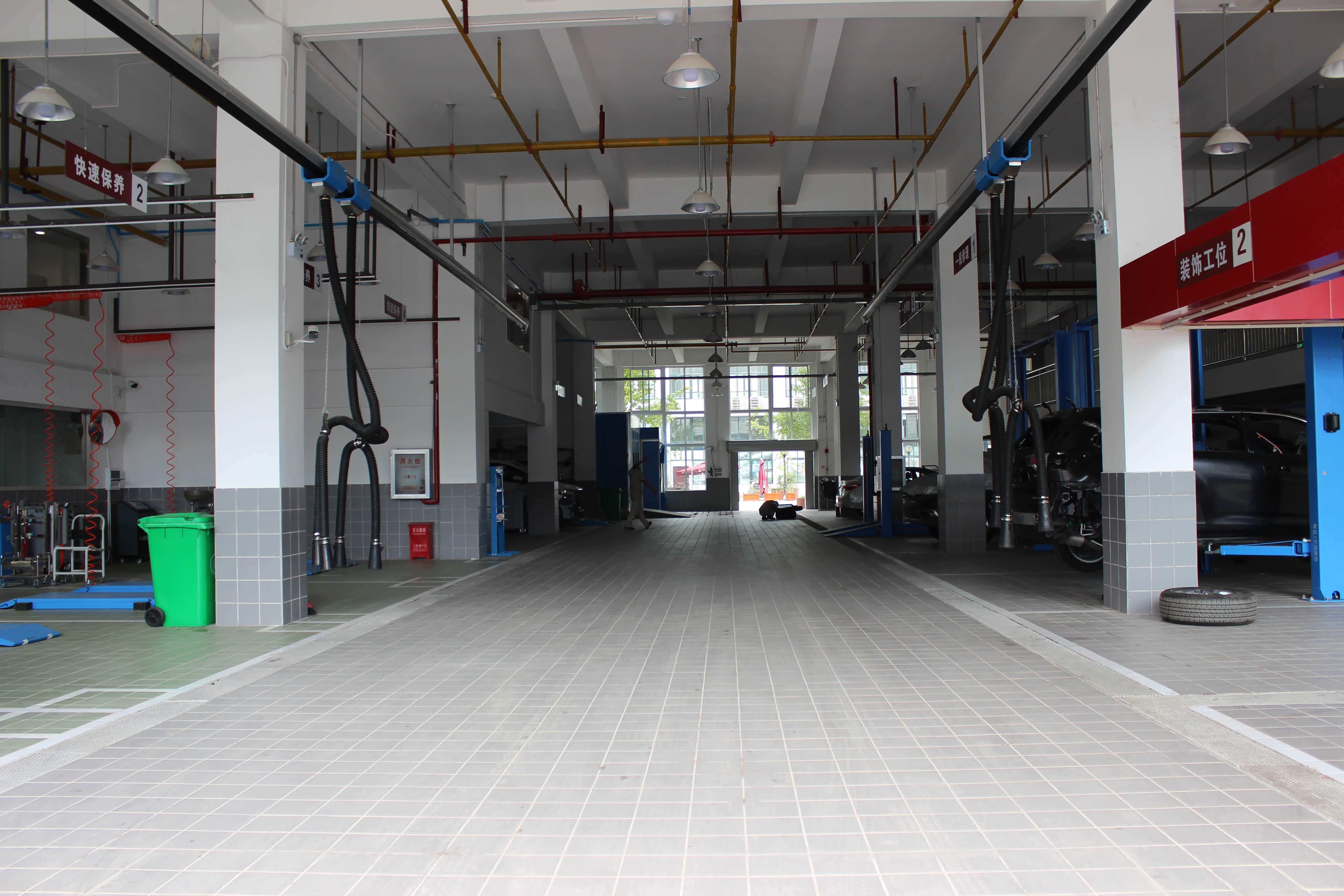 广汽丰田武汉赛美佳黄浦店 维修间