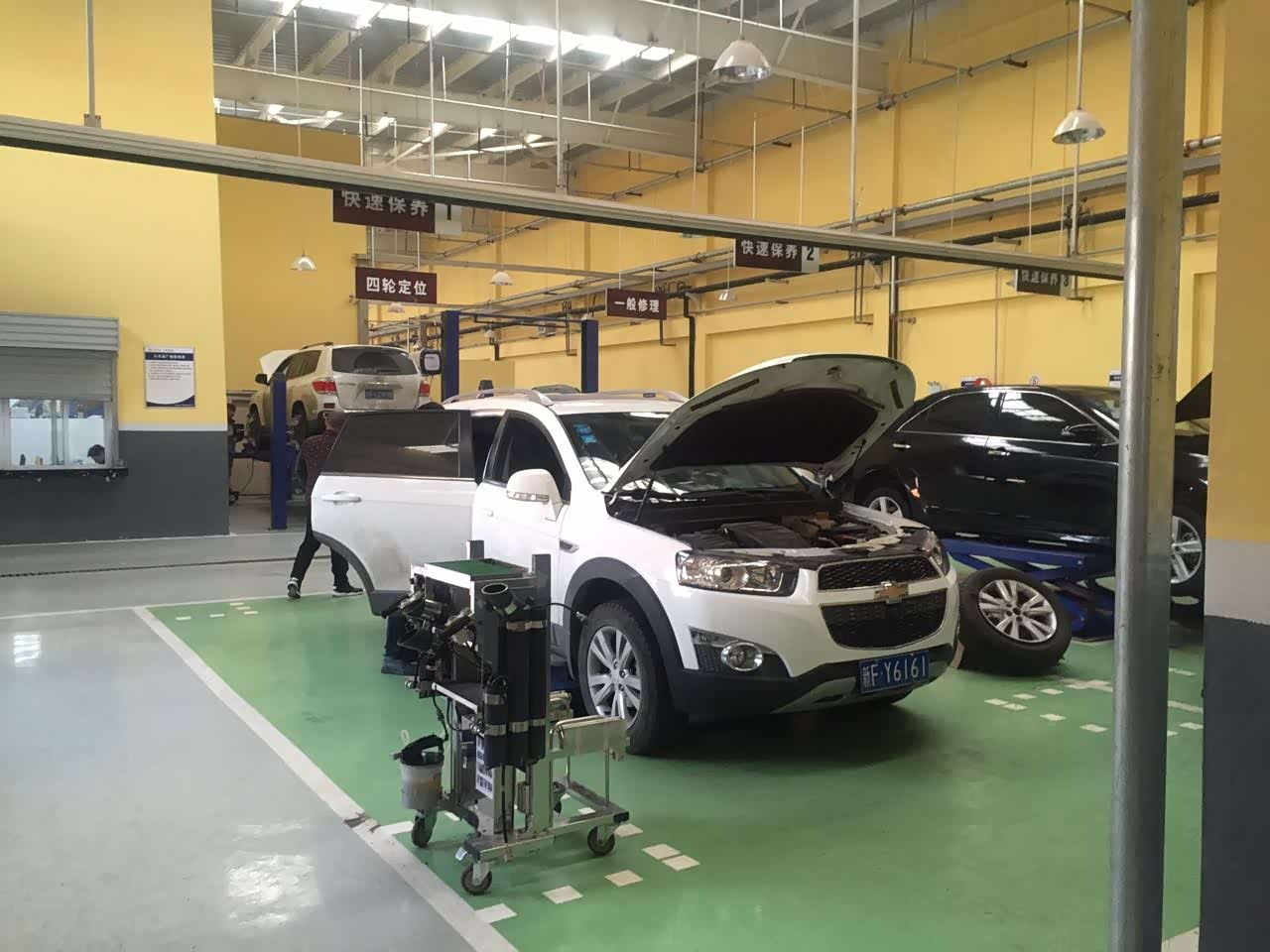 广汽丰田伊犁晨驰4s店 维修间