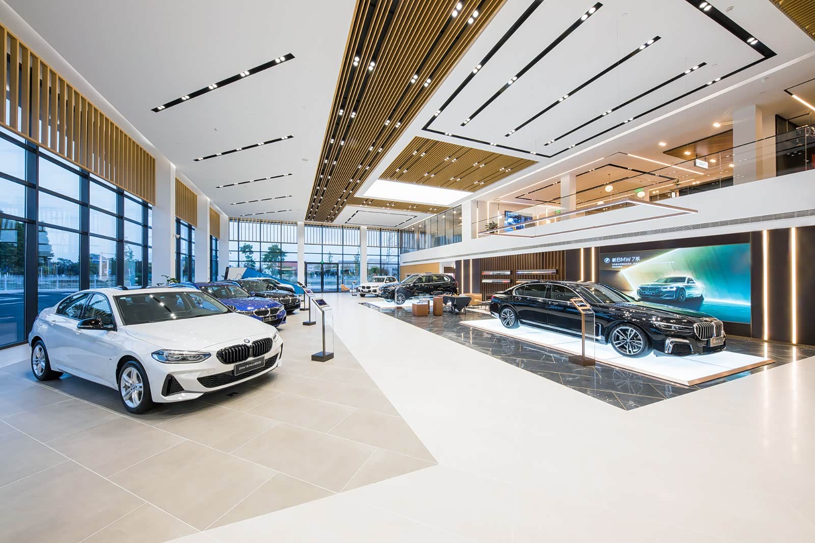 新车展示区