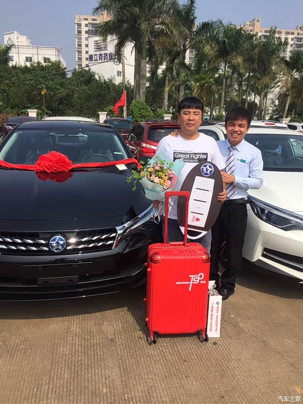 李所森等全新启辰d60首批车主交车仪式全新启辰d60自9月8日启动预售