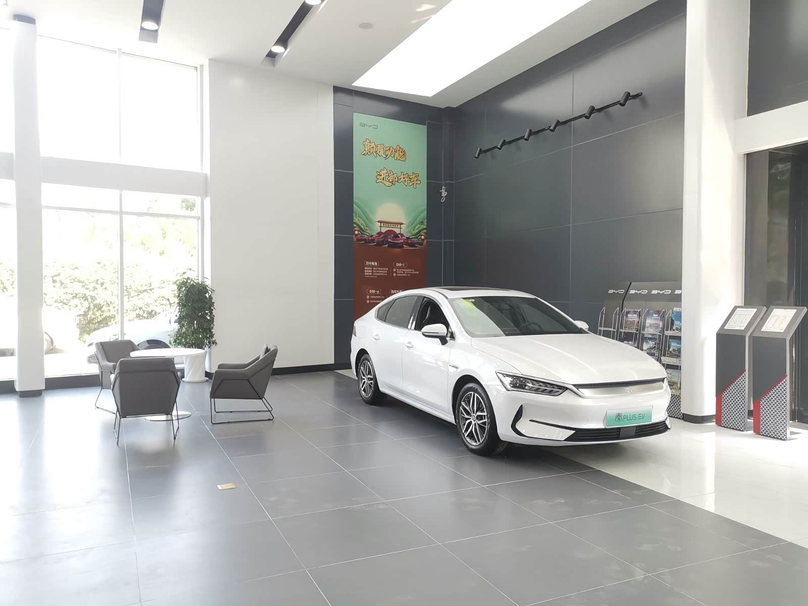 新车展示区