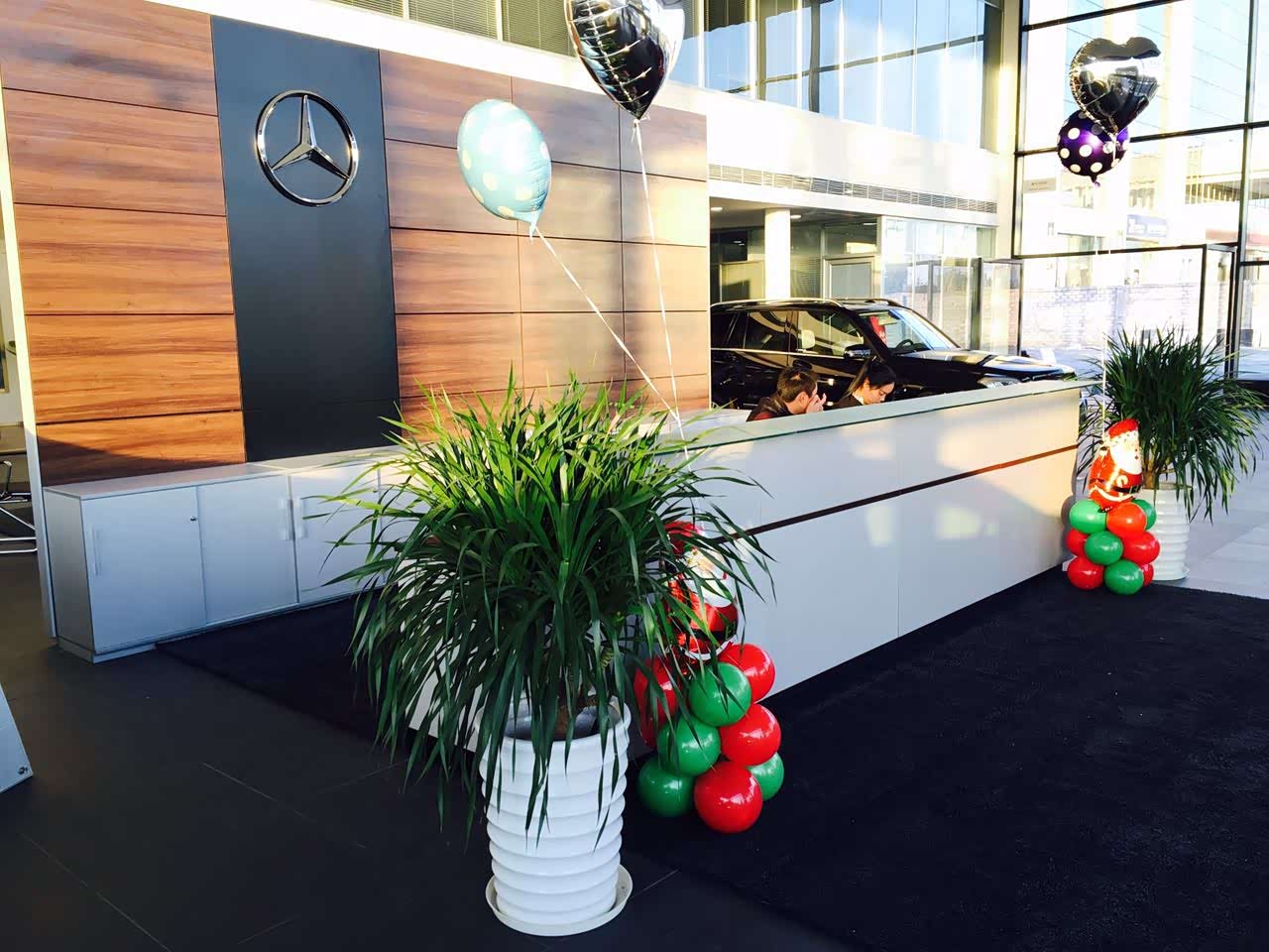 荆州之星奔驰4s店