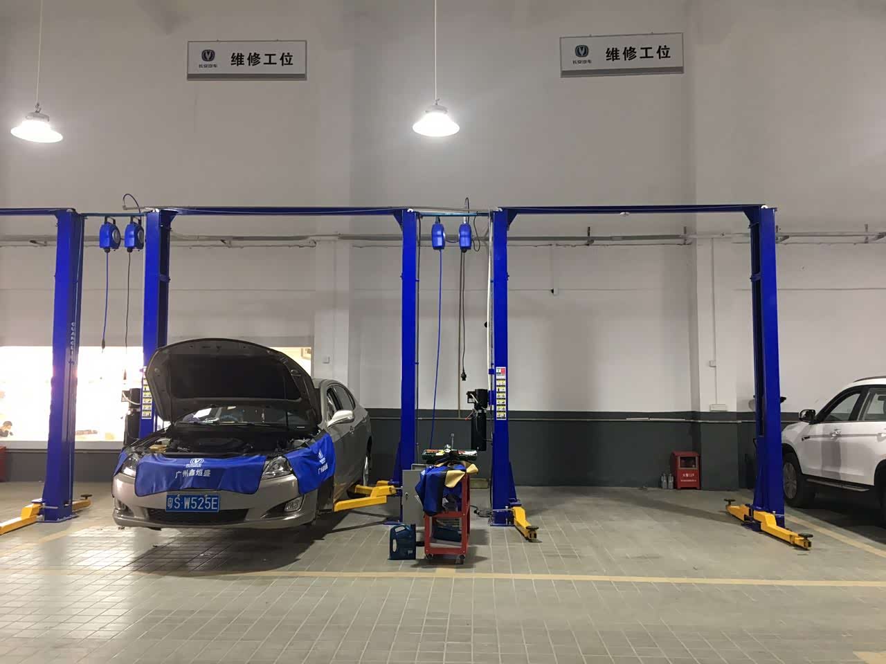 鑫烜盛长安4s店 维修间