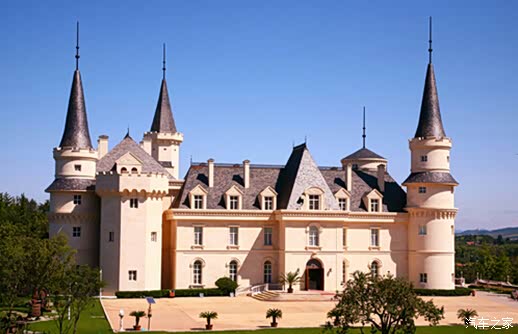 对法国葡萄酒痴迷有加的美国前总统托马斯-杰弗逊就曾将玛歌酒庄评为