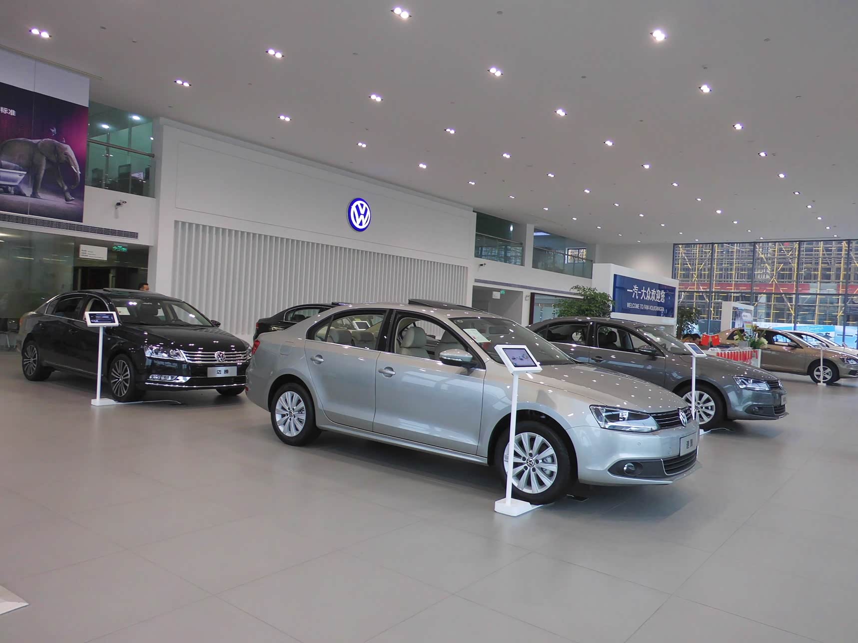 新车展示区
