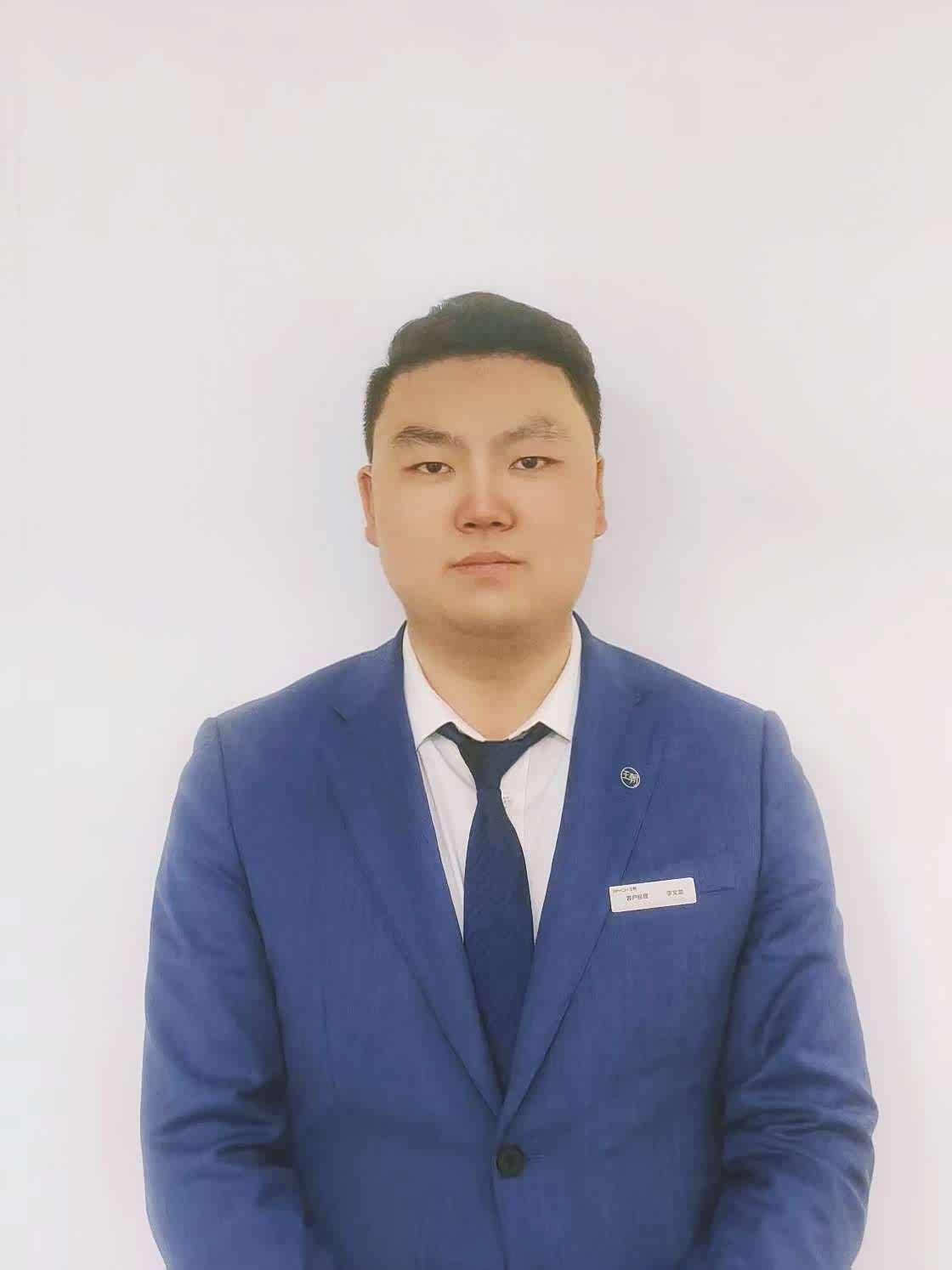 李文龙